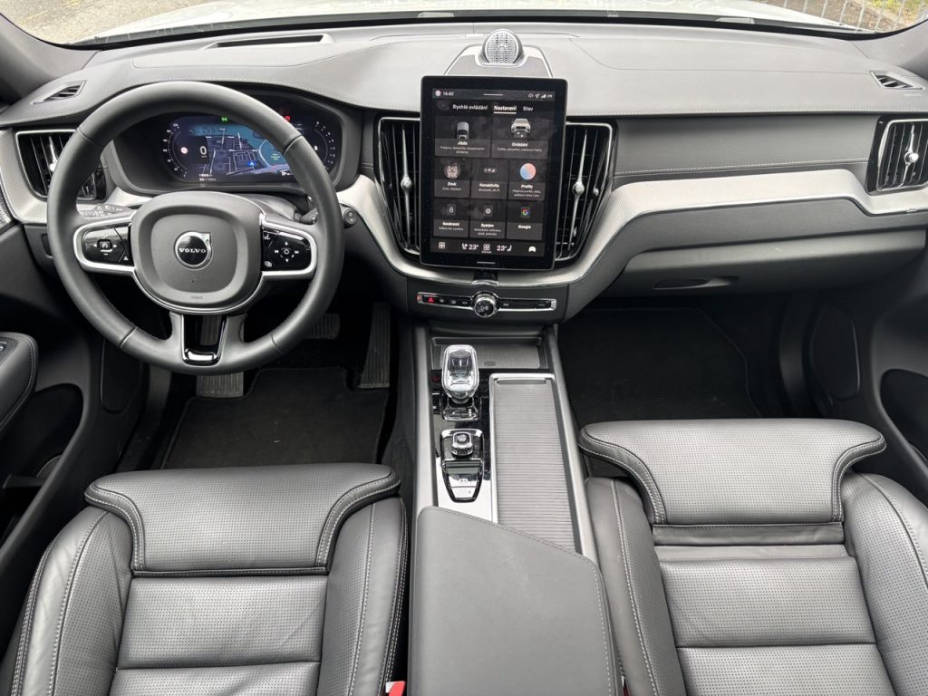 test Volvo XC60: foto Žena v autě.cz_1129 ve velké velikosti