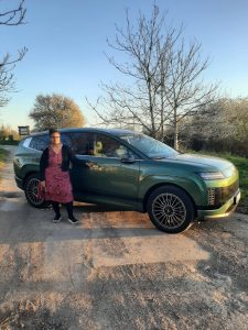 ČLENKA POROTY ANNAMÁRIA U MODELU IONIQ9: foto Žena v autě.cz