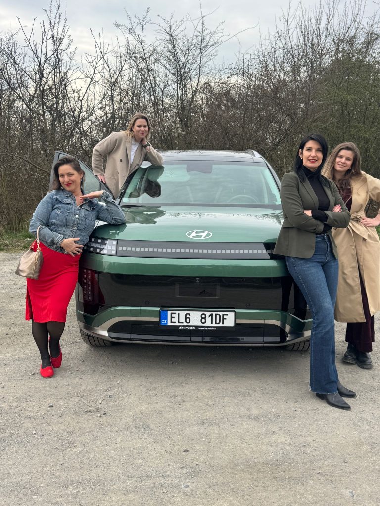 Členky poroty a testování IONIQ 9: foto Žena v autě.cz