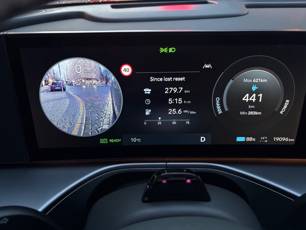 testování IONIQ 9: foto Žena v autě.cz