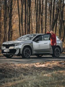 Porotkyně Míša otestovala BMW iX3: foto Žena v autě.cz