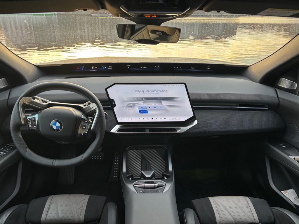 test BMW iX3: foto Žena v autě.cz