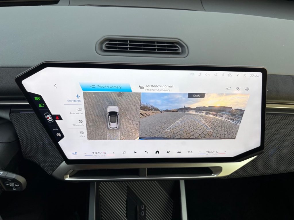 test BMW iX3: foto Žena v autě.cz