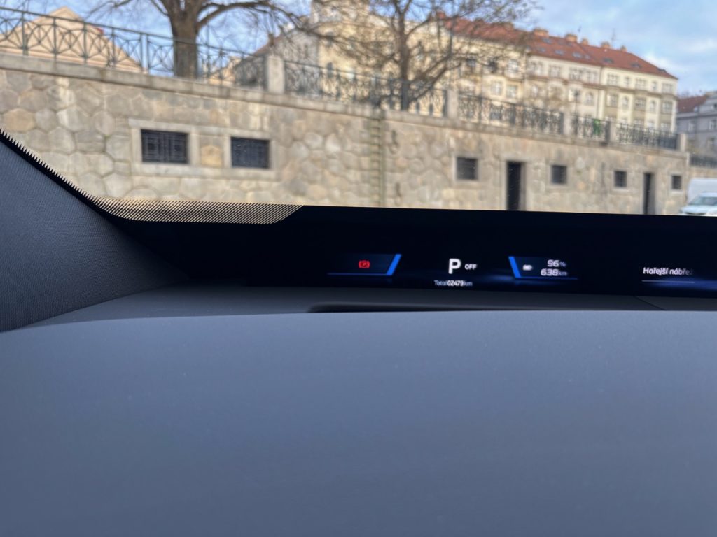 Panoramatic Vision v BMW iX3: foto Žena v autě.cz