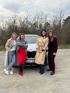 porotkyně při testování BMW iX3: foto Žena v autě.cz