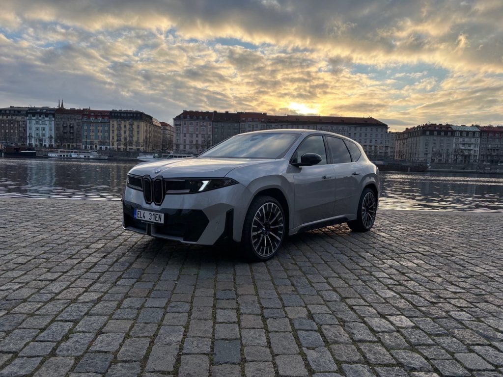 test BMW iX3: foto Žena v autě.cz