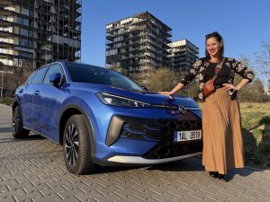 test VW T-Roc: foto Žena v autě.czn-10 2 ve velké velikosti