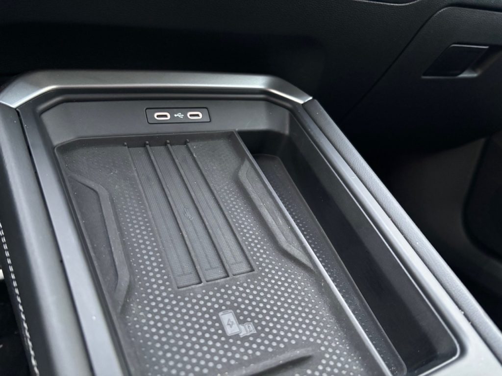 test VW T-Roc: foto Žena v autě.czn-16 2 ve velké velikosti