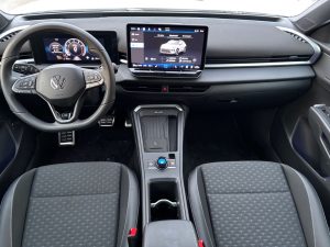 test VW T-Roc: foto Žena v autě.czn-17 2 ve velké velikosti