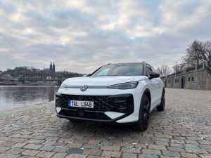 test VW T-Roc: foto Žena v autě.czn-22 2 ve velké velikosti