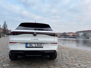 test VW T-Roc: foto Žena v autě.czn-25 2 ve velké velikosti