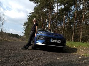 test VW T-Roc: foto Žena v autě.czn-8