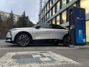test DSNo8: foto Žena v autě.cz_0712 ve velké velikosti