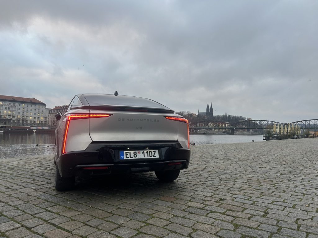test DSNo8: foto Žena v autě.cz_0724 ve velké velikosti
