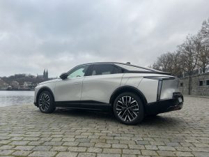 test DSNo8: foto Žena v autě.cz_0727 ve velké velikosti
