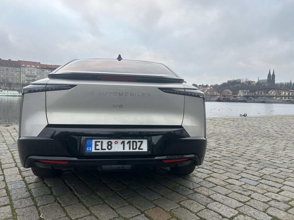 test DSNo8: foto Žena v autě.cz_0736 ve velké velikosti