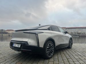 test DSNo8: foto Žena v autě.cz_0739 ve velké velikosti