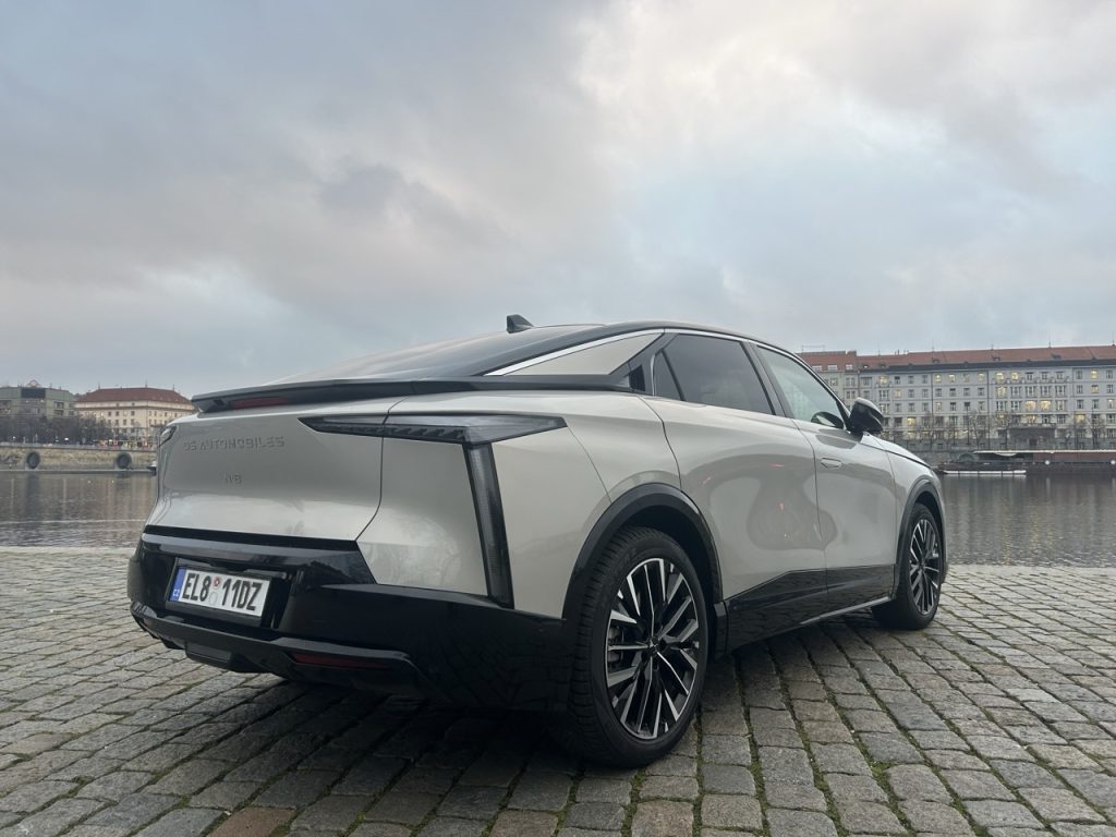 test DSNo8: foto Žena v autě.cz_0740 ve velké velikosti