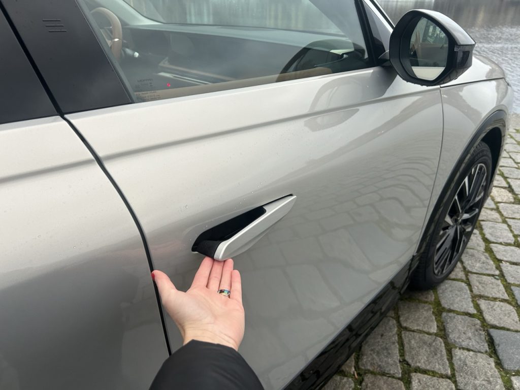 test DSNo8: foto Žena v autě.cz_0744 ve velké velikosti