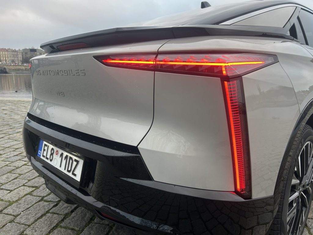 test DSNo8: foto Žena v autě.cz_0747 ve velké velikosti