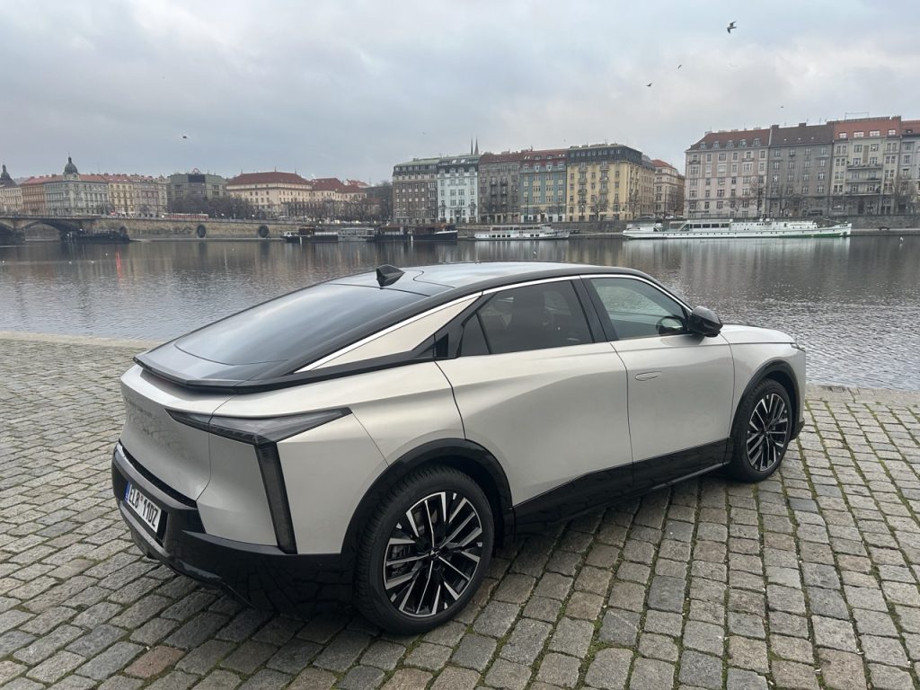 test DSNo8: foto Žena v autě.cz_0764 ve velké velikosti