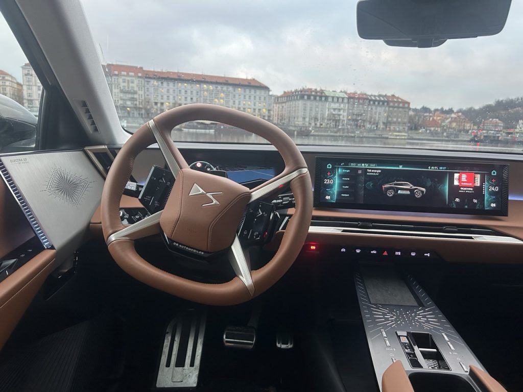 test DSNo8: foto Žena v autě.cz_0779 ve velké velikosti