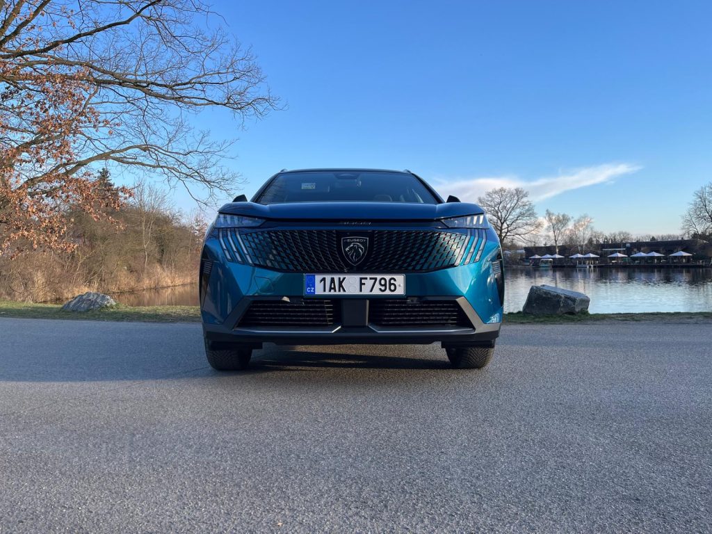 test Peugeot 5008: foto Žena v autě.cz-2026-05-04-16-48-32