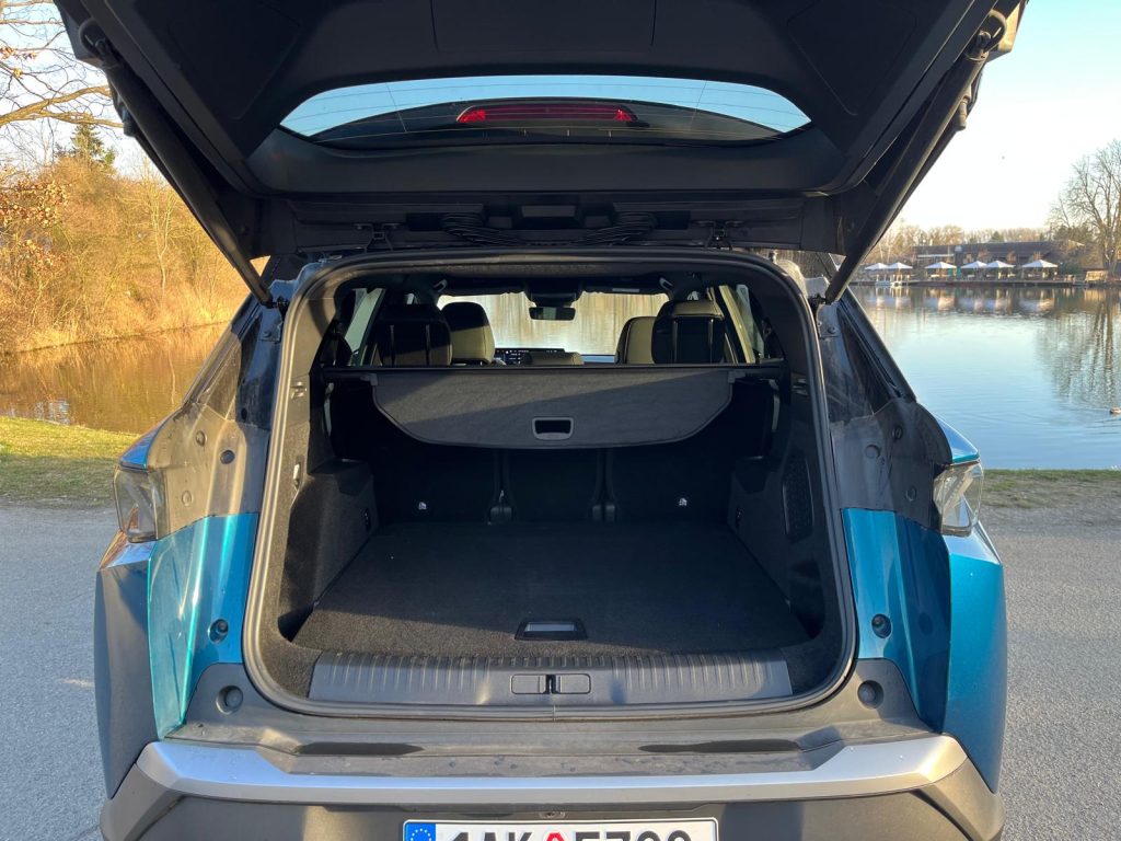 test Peugeot 5008: foto Žena v autě.cz-2026-05-04-16-48-33 18