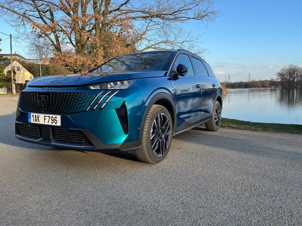 test Peugeot 5008: foto Žena v autě.cz-2026-05-04-16-48-33 2