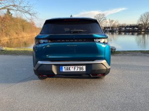 test Peugeot 5008: foto Žena v autě.cz-2026-05-04-16-48-33 3