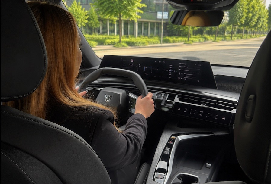 Denisa Dvořáková v Peugeotu: foto Peugeot