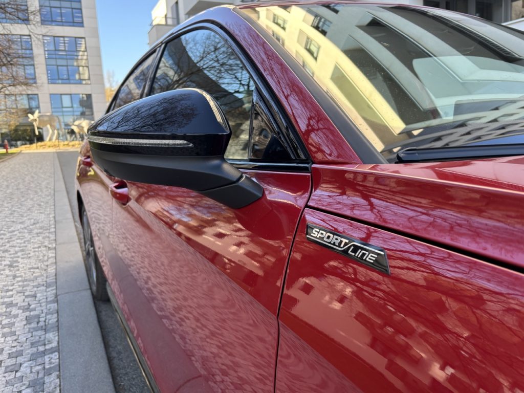 test ŠKODA SUPERB SPORTLINI: foto Žena v autě.cz_2016 ve velké velikosti