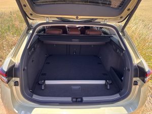 Prostorná Škoda Superb Combi je jako dělaná pro letní dovolenou s rodinou: foto Žena v autě.cz