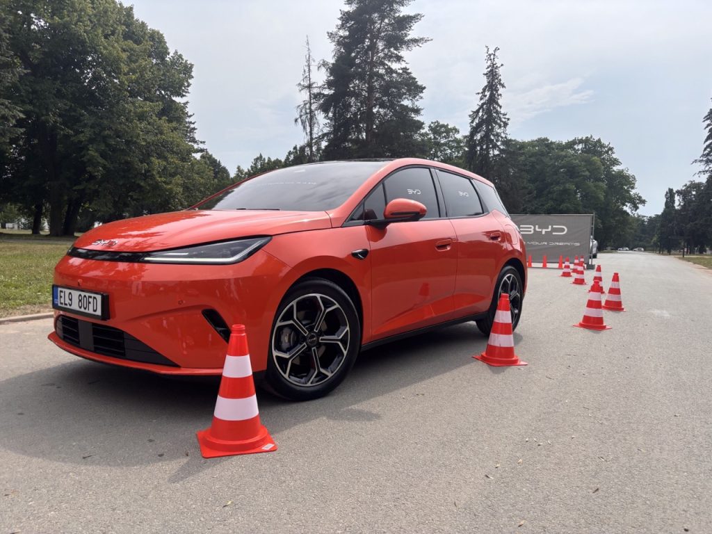 Obratný BYD DOLPHIN: foto Žena v autě.cz
