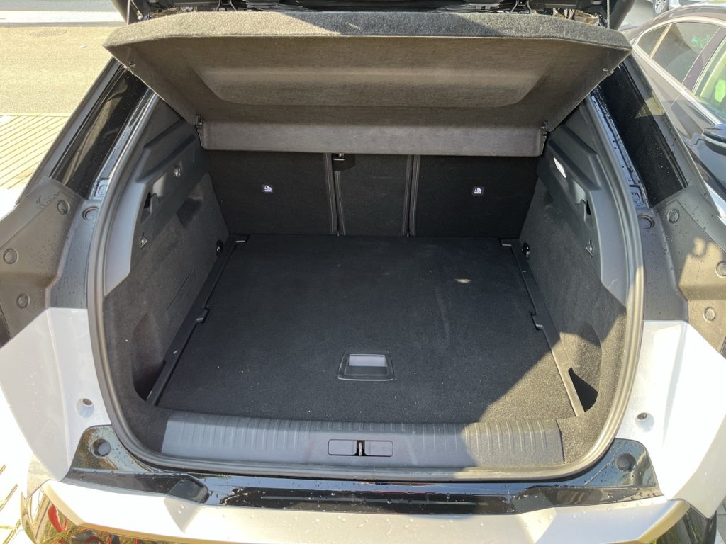Peugeot e-3008: foto Žena v autě.cz