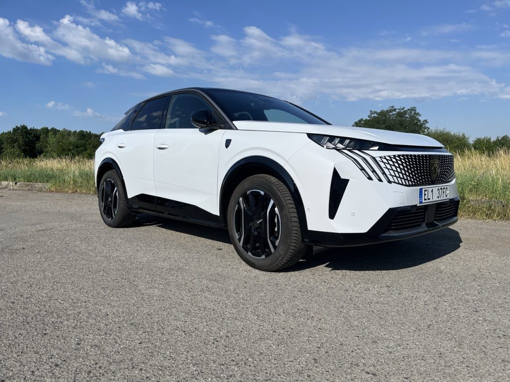 Peugeot e-3008: foto Žena v autě.cz