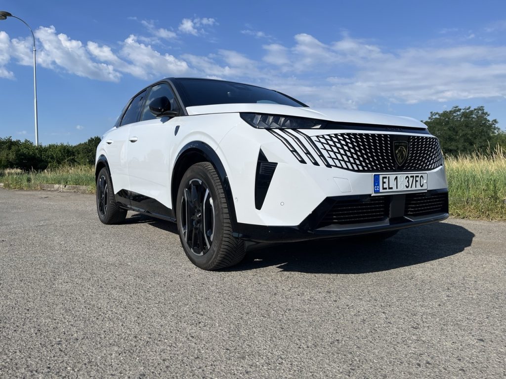 Peugeot e-3008: foto Žena v autě.cz