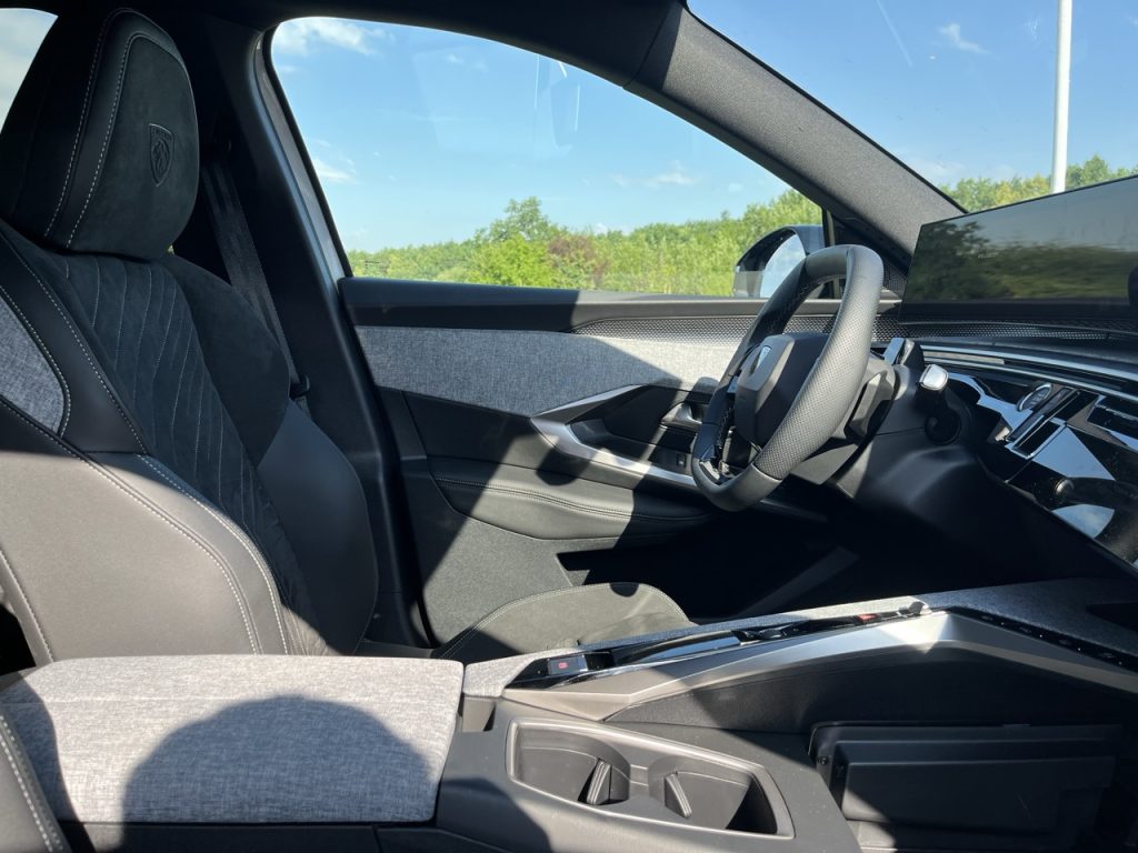 Peugeot e-3008: foto Žena v autě.cz