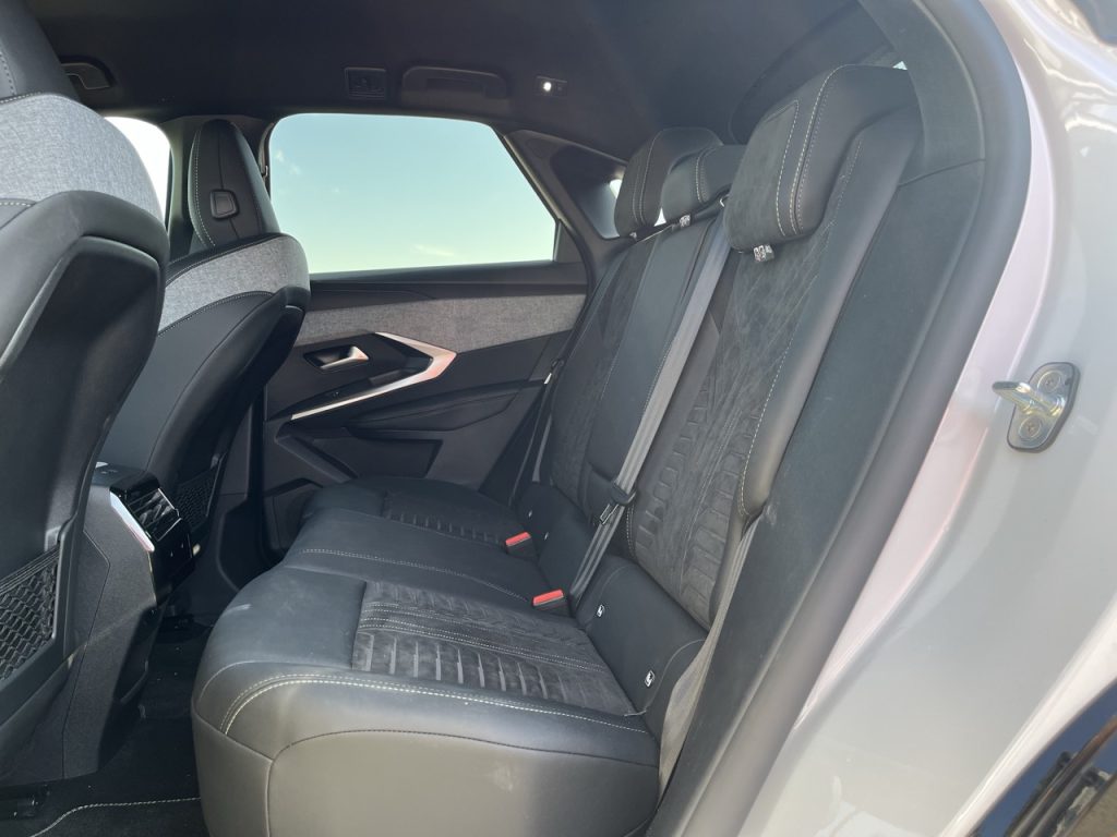 Peugeot e-3008: foto Žena v autě.cz
