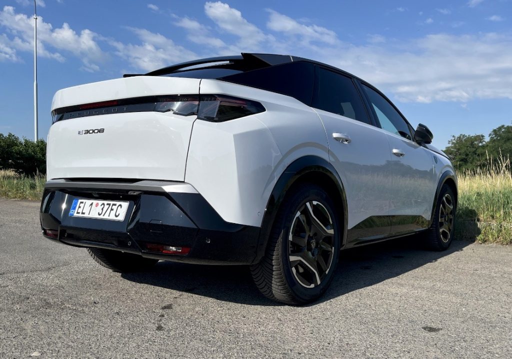 Peugeot e-3008: foto Žena v autě.cz