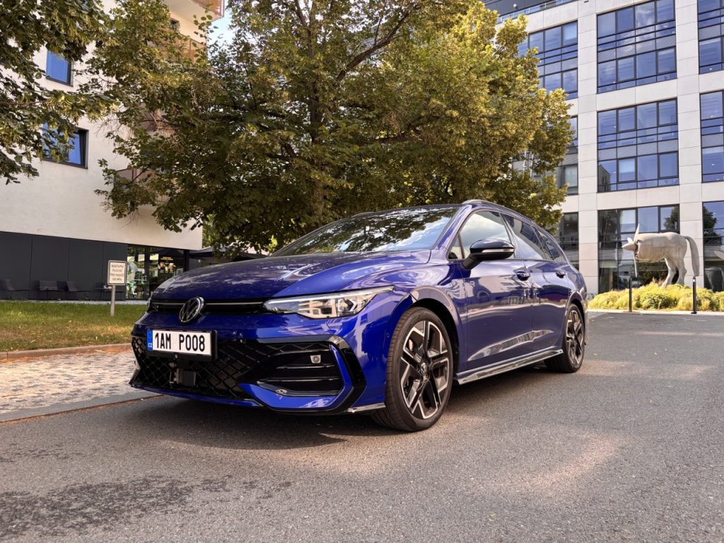 VW Golf Variant: foto Žena v autě.cz_4521 ve velké velikosti