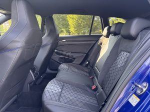 VW Golf Variant: foto Žena v autě.cz_4559 ve velké velikosti