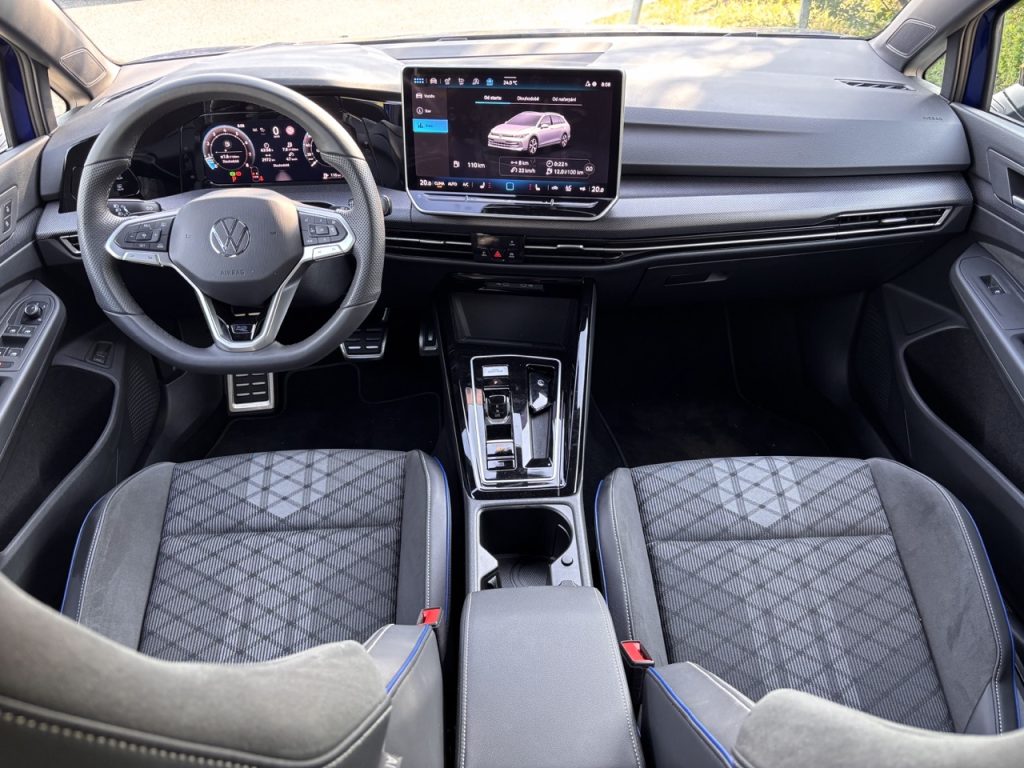VW Golf Variant: foto Žena v autě.cz