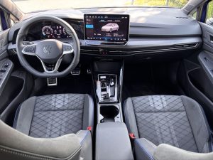 VW Golf Variant: foto Žena v autě.cz