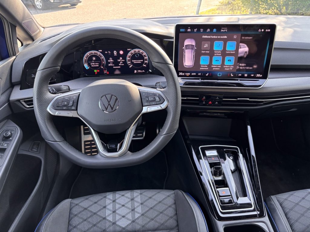VW Golf Variant: foto Žena v autě.cz