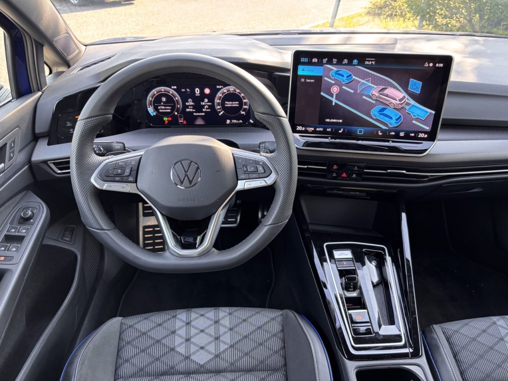 VW Golf Variant: foto Žena v autě.cz