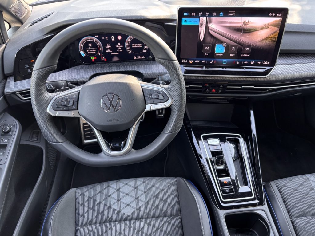 VW Golf Variant: foto Žena v autě.cz