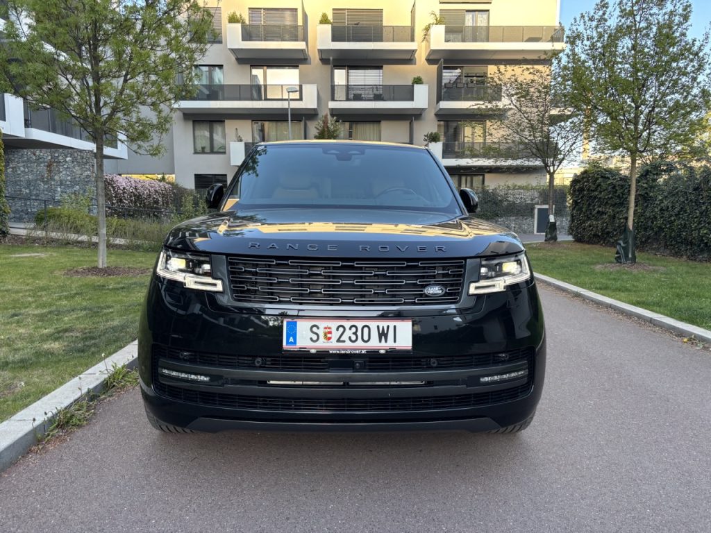 test RANGE ROVER P550e: foto Žena v autě.cz_2822 ve velké velikosti