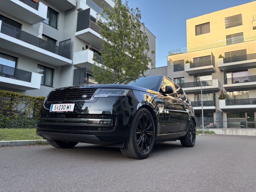 test RANGE ROVER P550e: foto Žena v autě.cz_2824 ve velké velikosti
