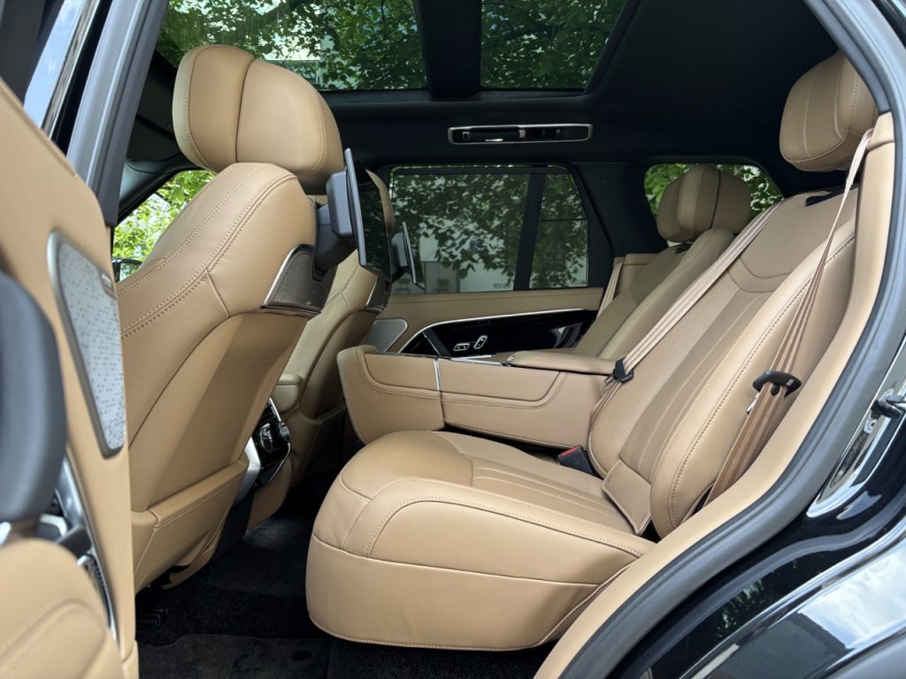 test RANGE ROVER P550e: foto Žena v autě.cz_2909 ve velké velikosti